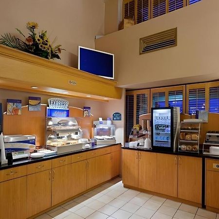 Holiday Inn Express Toronto East - Scarborough By Ihg Εξωτερικό φωτογραφία