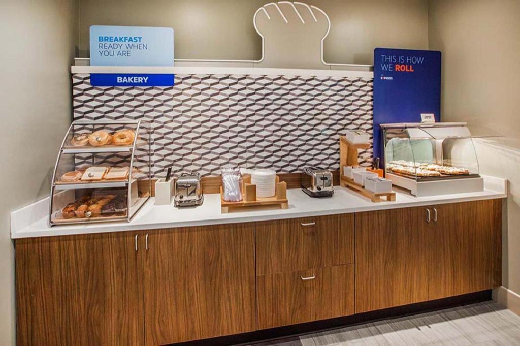 Holiday Inn Express Toronto East - Scarborough By Ihg Εξωτερικό φωτογραφία