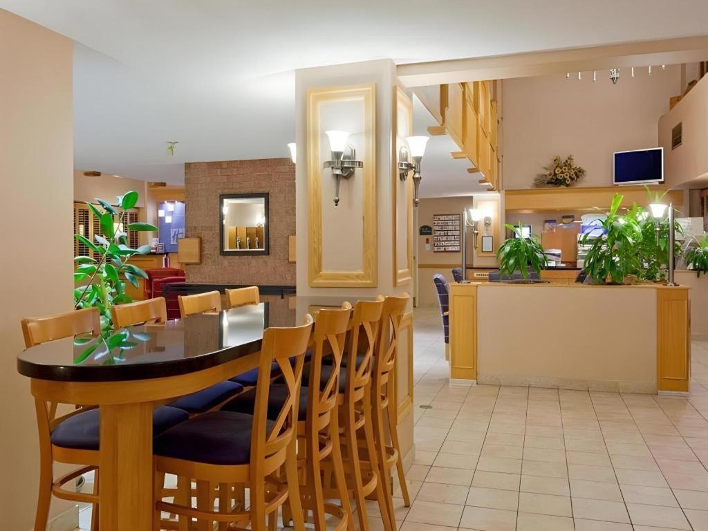 Holiday Inn Express Toronto East - Scarborough By Ihg Εξωτερικό φωτογραφία