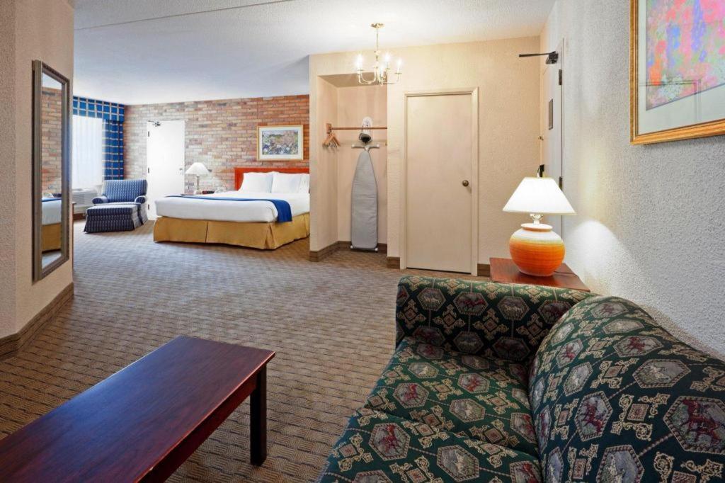 Holiday Inn Express Toronto East - Scarborough By Ihg Εξωτερικό φωτογραφία