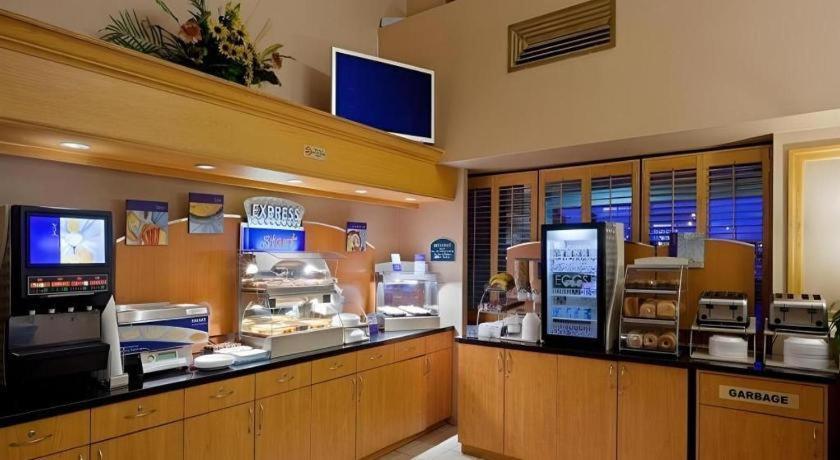 Holiday Inn Express Toronto East - Scarborough By Ihg Εξωτερικό φωτογραφία