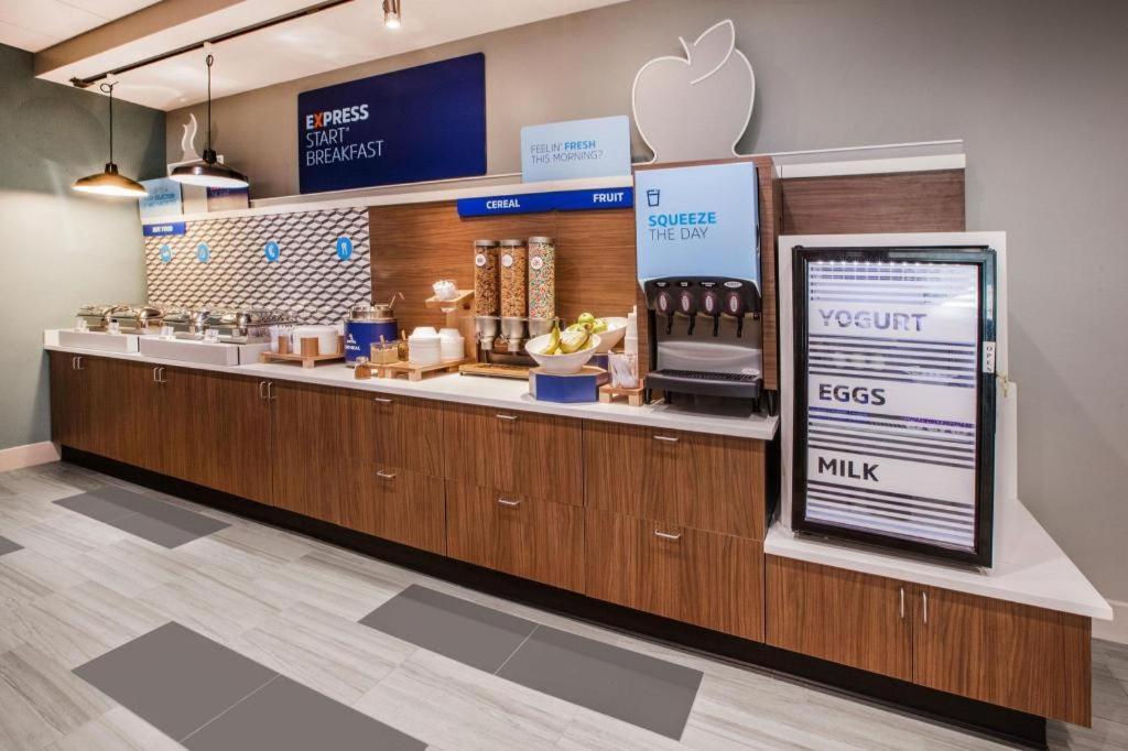 Holiday Inn Express Toronto East - Scarborough By Ihg Εξωτερικό φωτογραφία