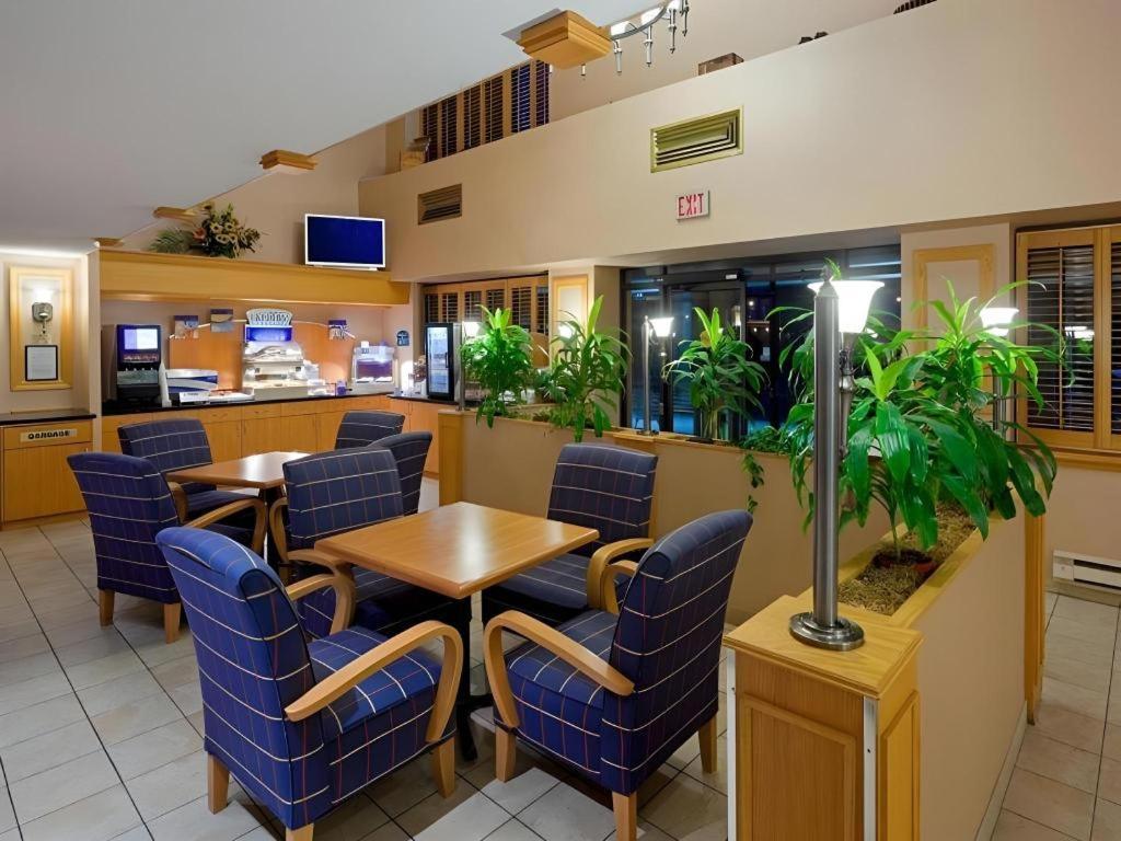 Holiday Inn Express Toronto East - Scarborough By Ihg Εξωτερικό φωτογραφία